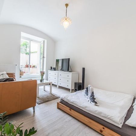 Quiet Apartment In The City Center With Own Terrace Прага Екстериор снимка