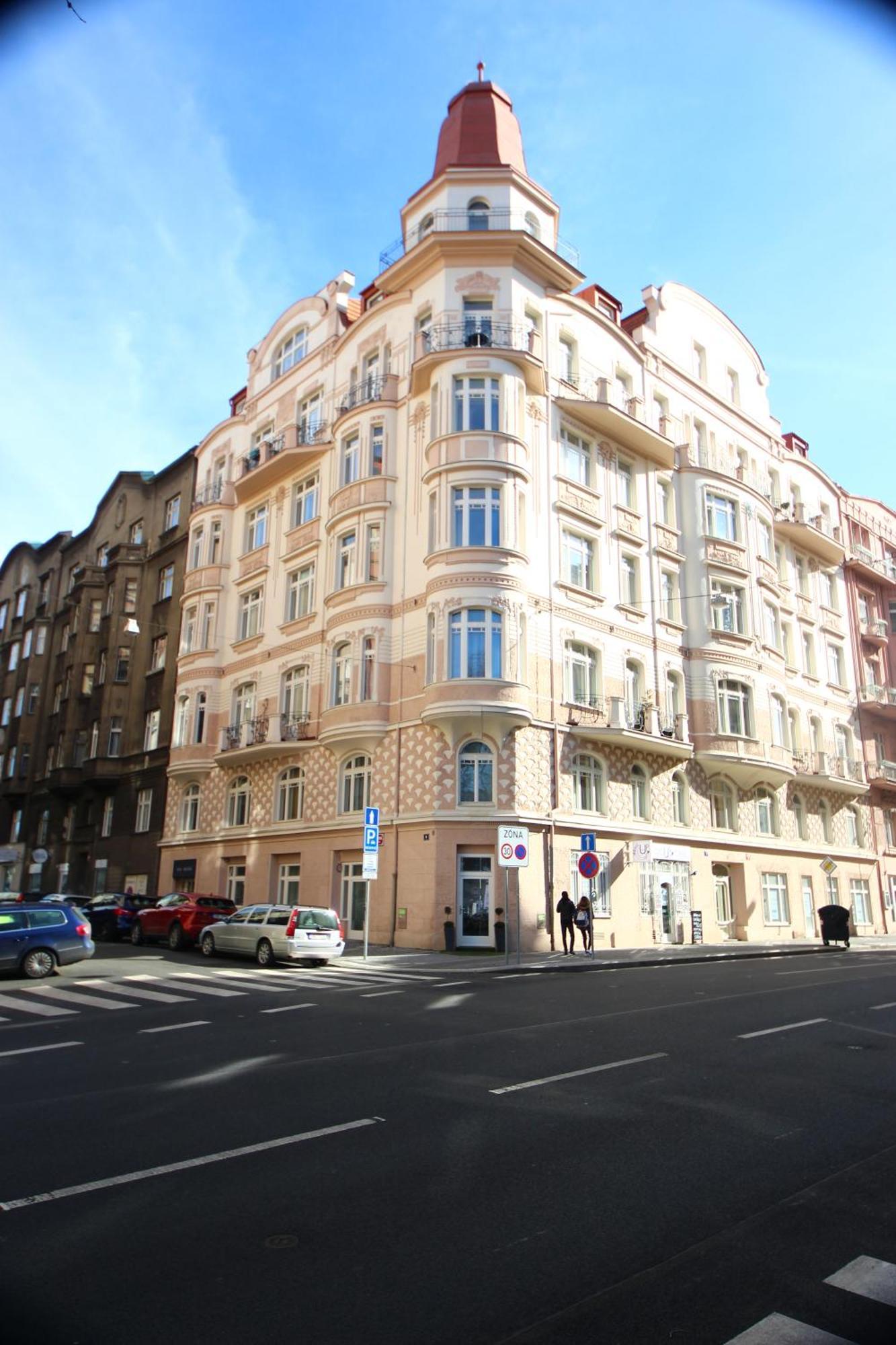 Quiet Apartment In The City Center With Own Terrace Прага Екстериор снимка