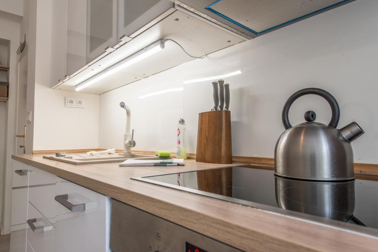 Quiet Apartment In The City Center With Own Terrace Прага Екстериор снимка