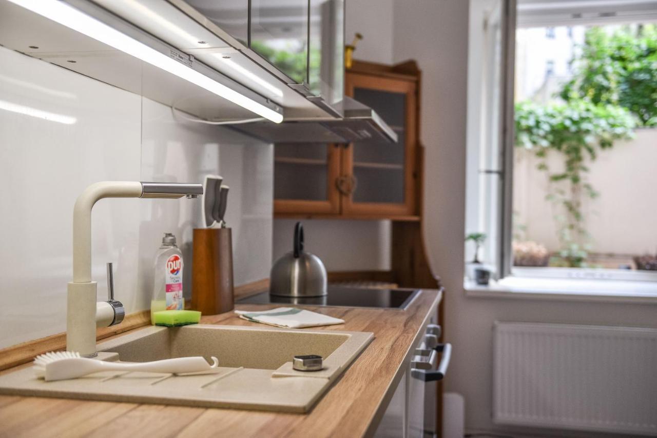 Quiet Apartment In The City Center With Own Terrace Прага Екстериор снимка