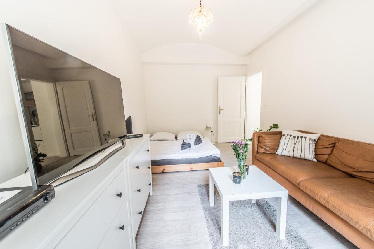 Quiet Apartment In The City Center With Own Terrace Прага Екстериор снимка